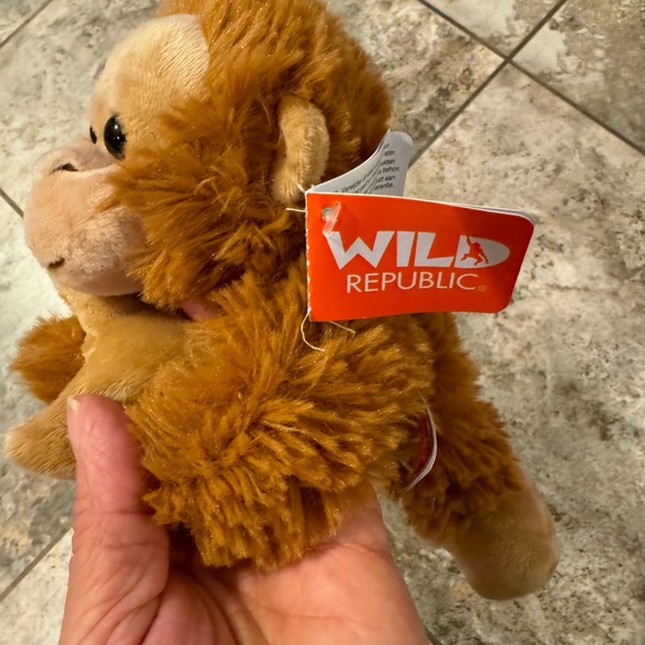 NWT Wild Republic hugger plushie orangutan - Picture 3 of 10